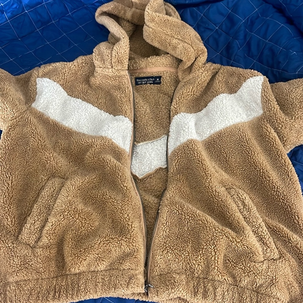 Abercrombie Sherpa brown sweater size medium